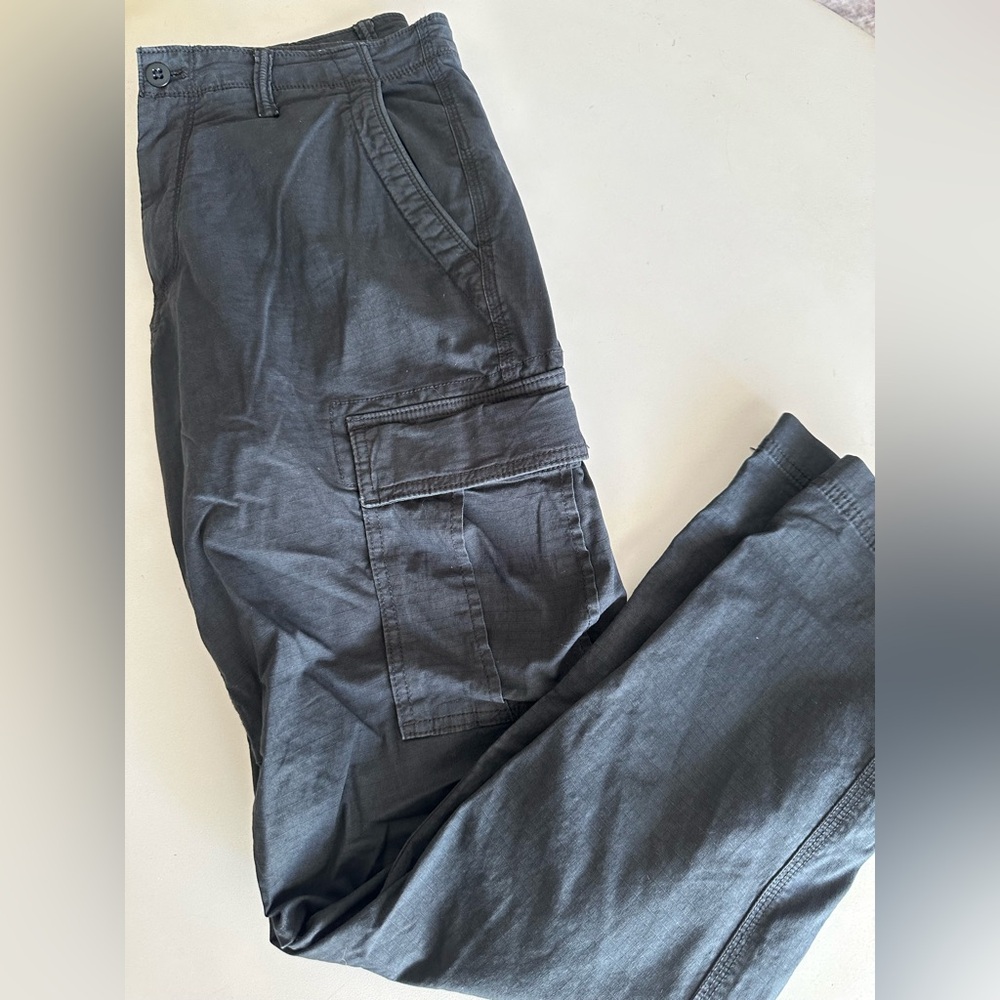 GAP Men's Charcoal Cargo Pants